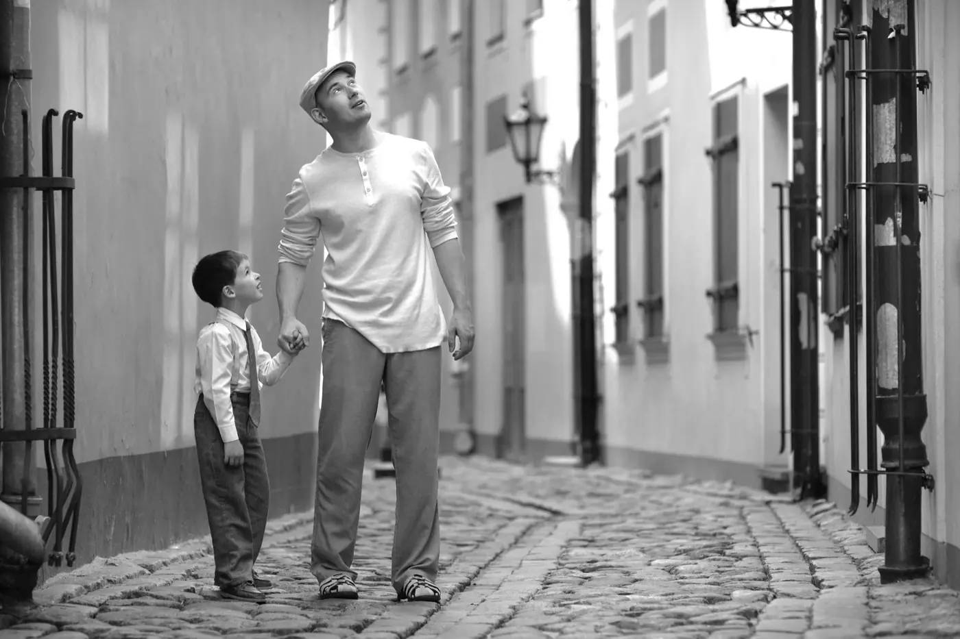A family walking in Riga